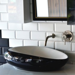 Елипсовидна порцеланова мивка за поставяне върху плот в бяло и черно 